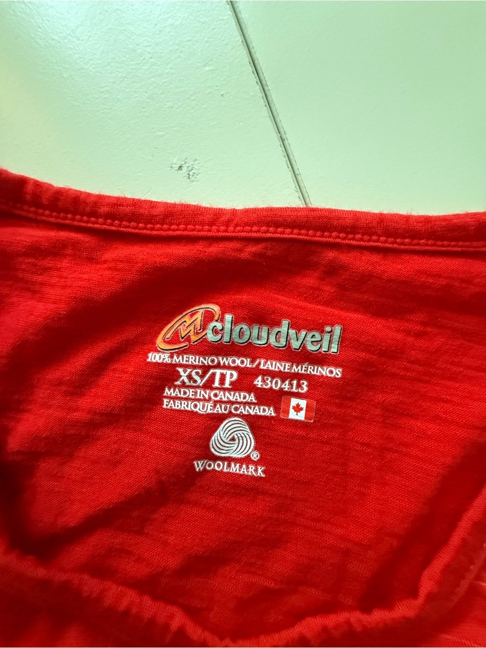 Cloudveil Red 100% Merino Wool Long Sleeve Base Layer XS Gorpcore Hiking Bold - Picture 3 of 6
